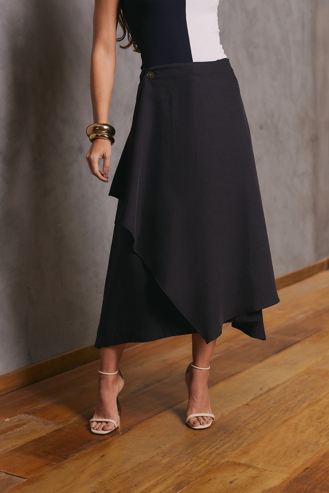 Saia Midi Envelope - Unique Chic Saia Midi Envelope - Unique Chic