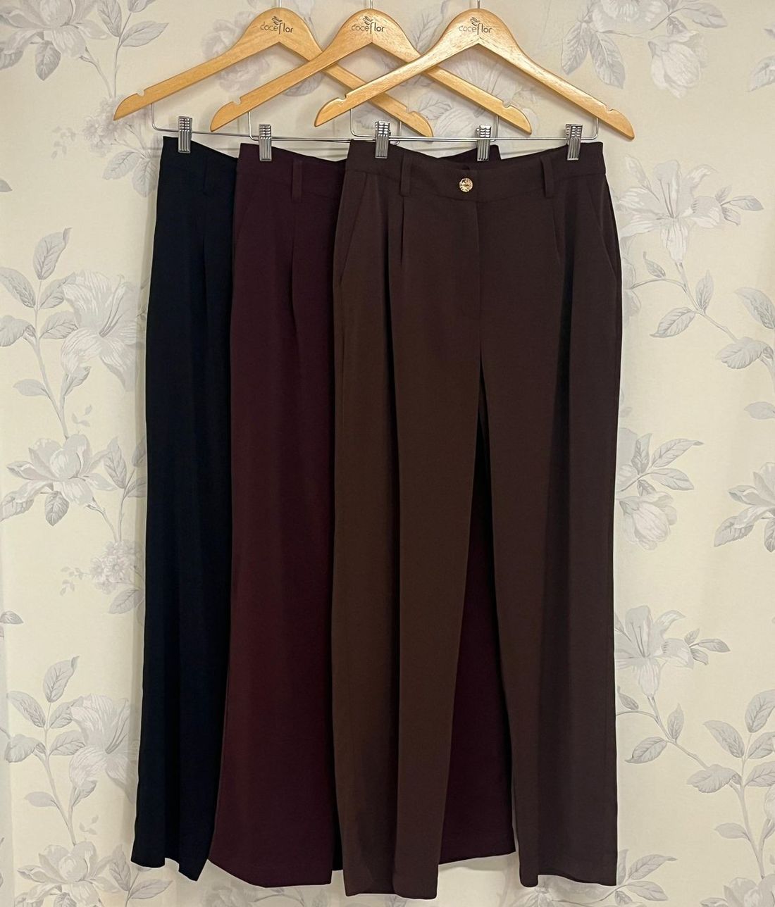 Calça Reta Pregas - Doce Flor