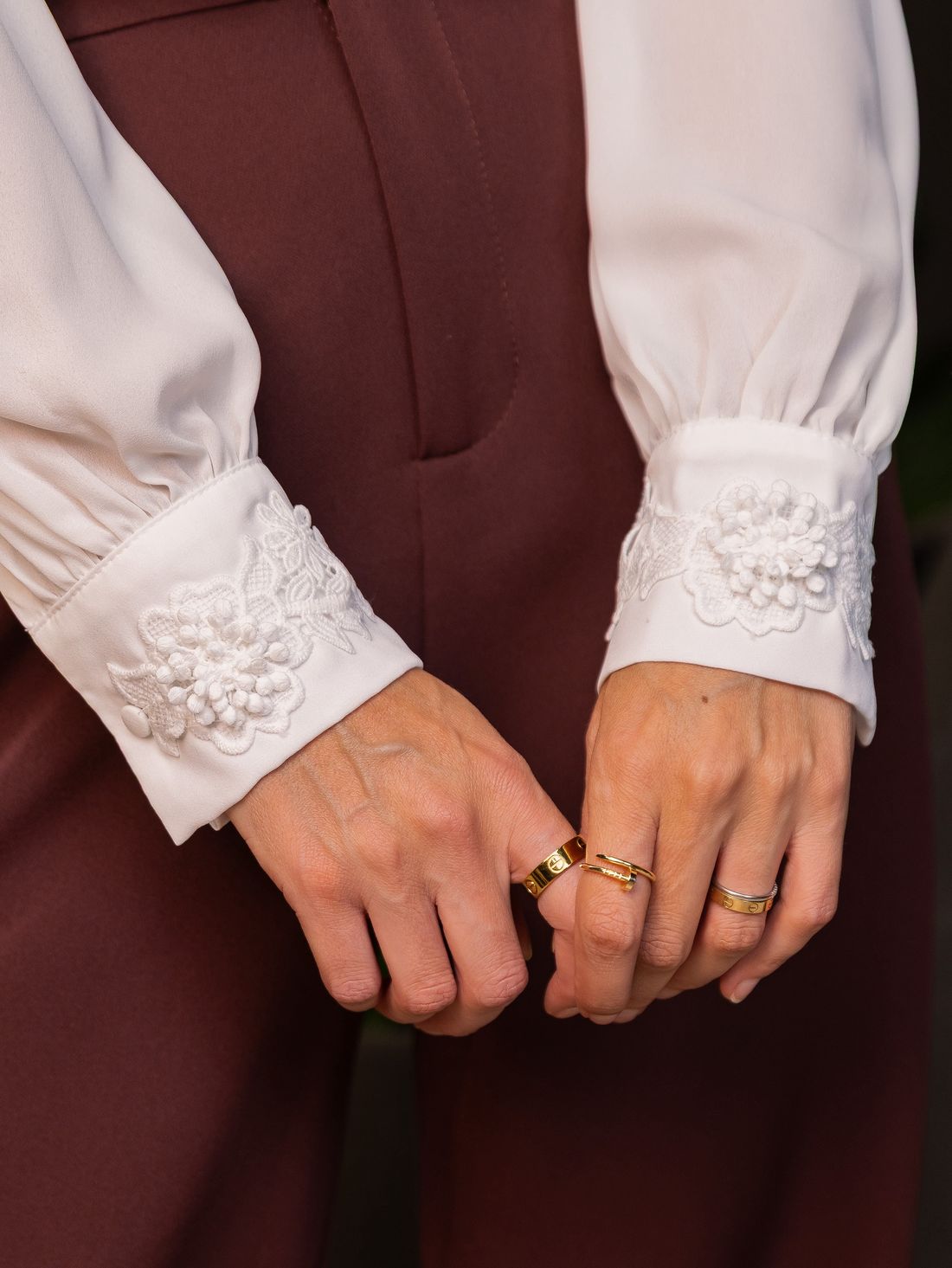 Blusa Crepe Detalhe Punho Flor - Milalai