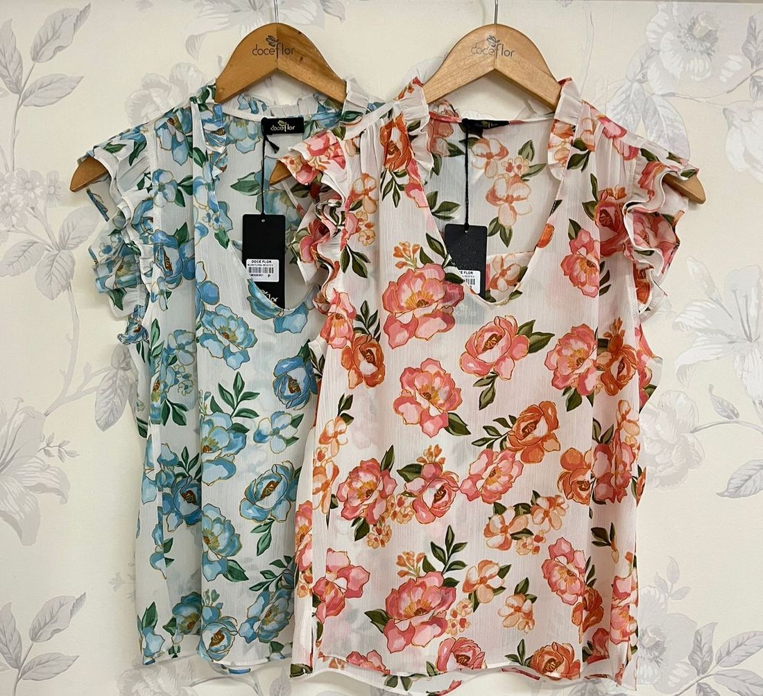 Blusa Floral Decote V Babados - Doce Flor Blusa Floral Decote V Babados - Doce Flor