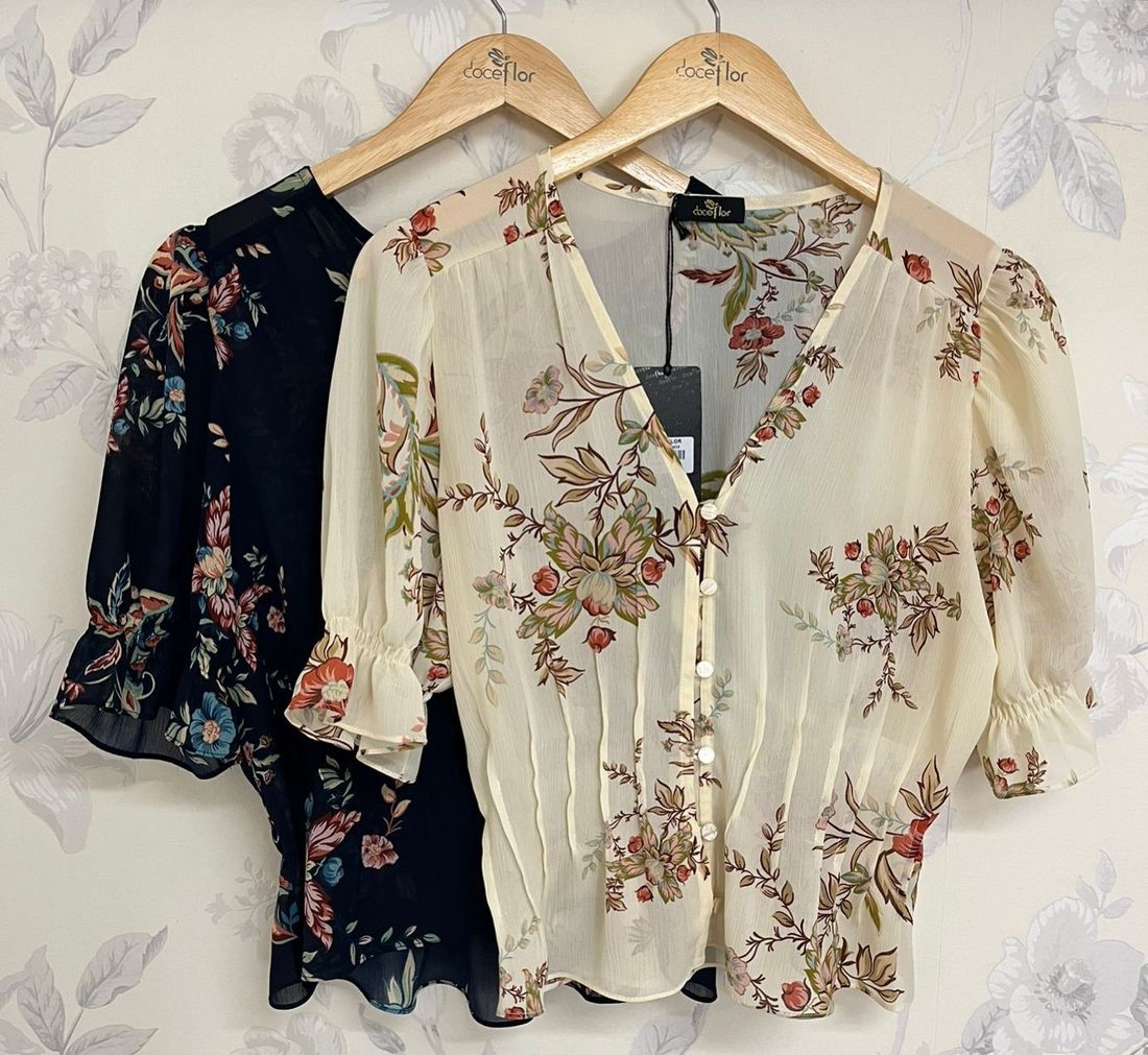 Blusa Floral Manga Princesa Com Nervuras - Doce Flor Blusa Floral Manga Princesa Com Nervuras - Doce Flor