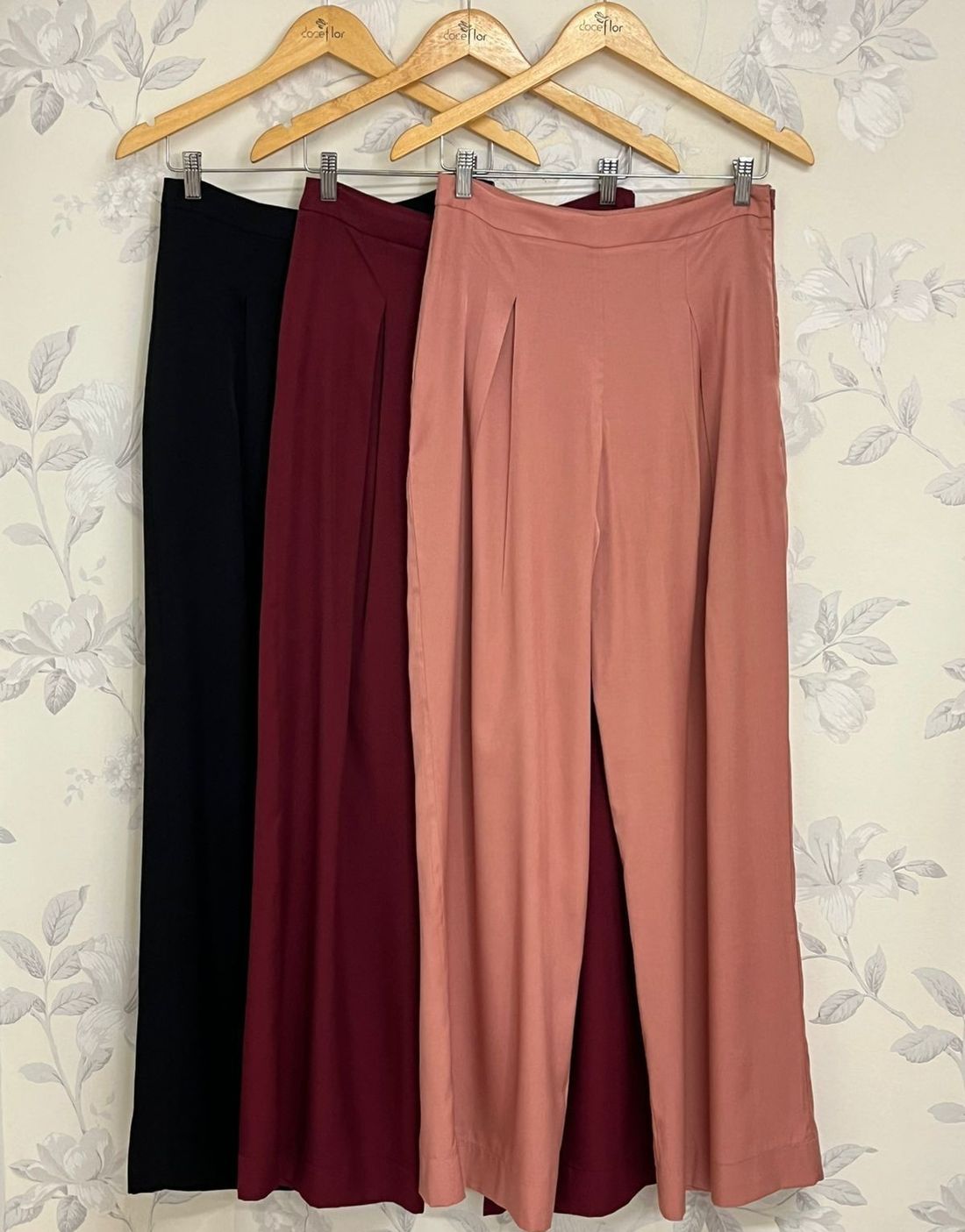 Calça Wide Com Pregas - Doce Flor