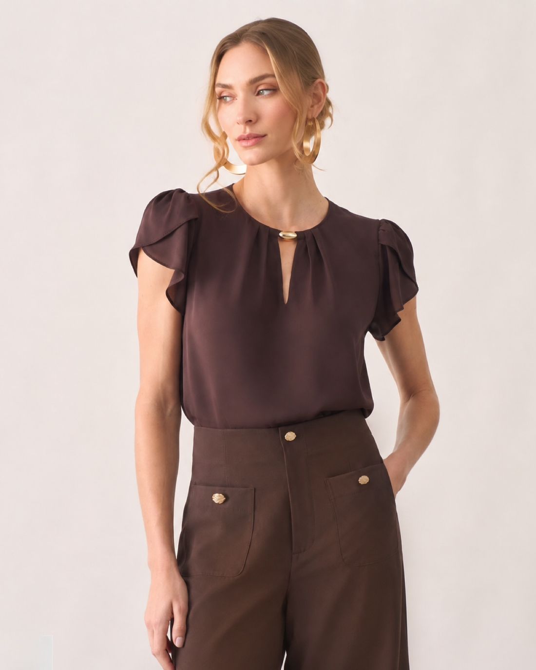 Blusa Crepe Decote Fivela Dourada - Milalai Blusa Crepe Decote Fivela Dourada - Milalai