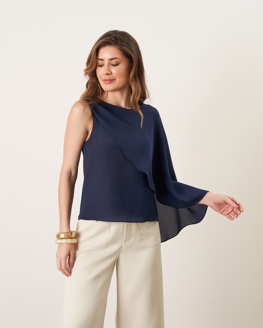 Blusa Crepe Capa Assimétrica - Milalai Blusa Crepe Capa Assimétrica - Milalai