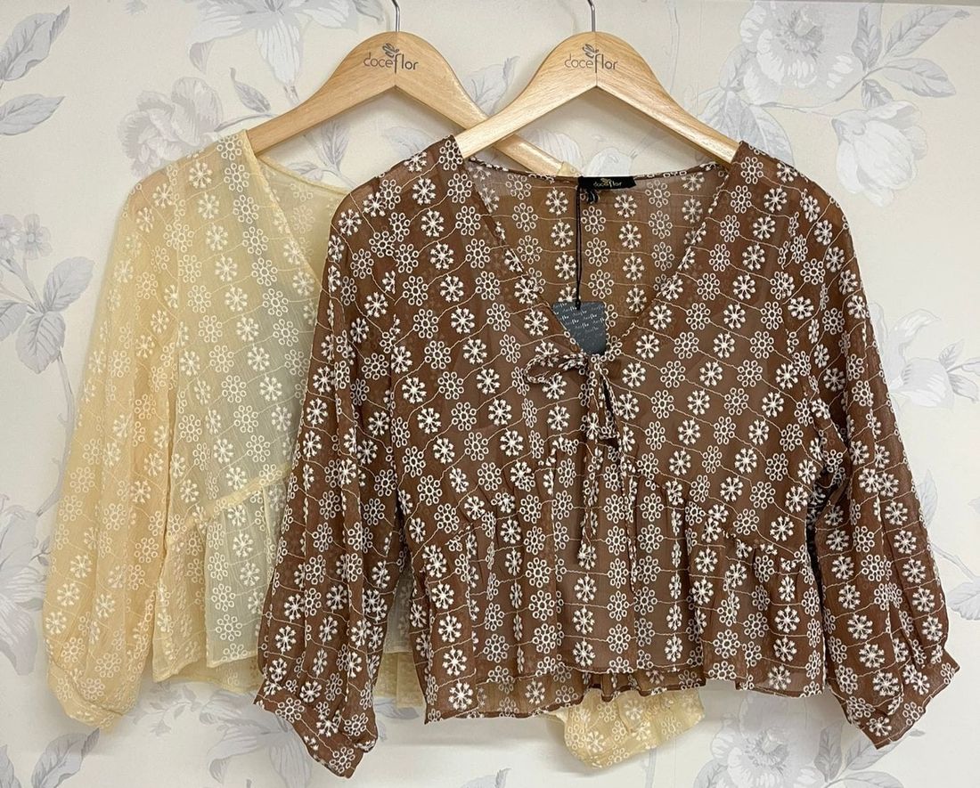 Blusa Chiffon Bordado Manga 3/4 - Doce Flor Blusa Chiffon Bordado Manga 3/4 - Doce Flor