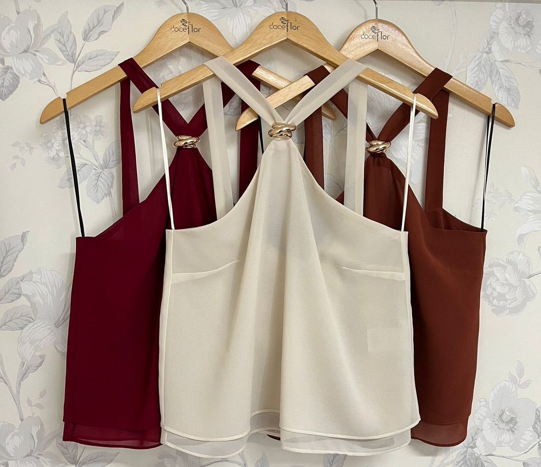 Blusa Cavada com Aviamento Dourado - Doce Flor