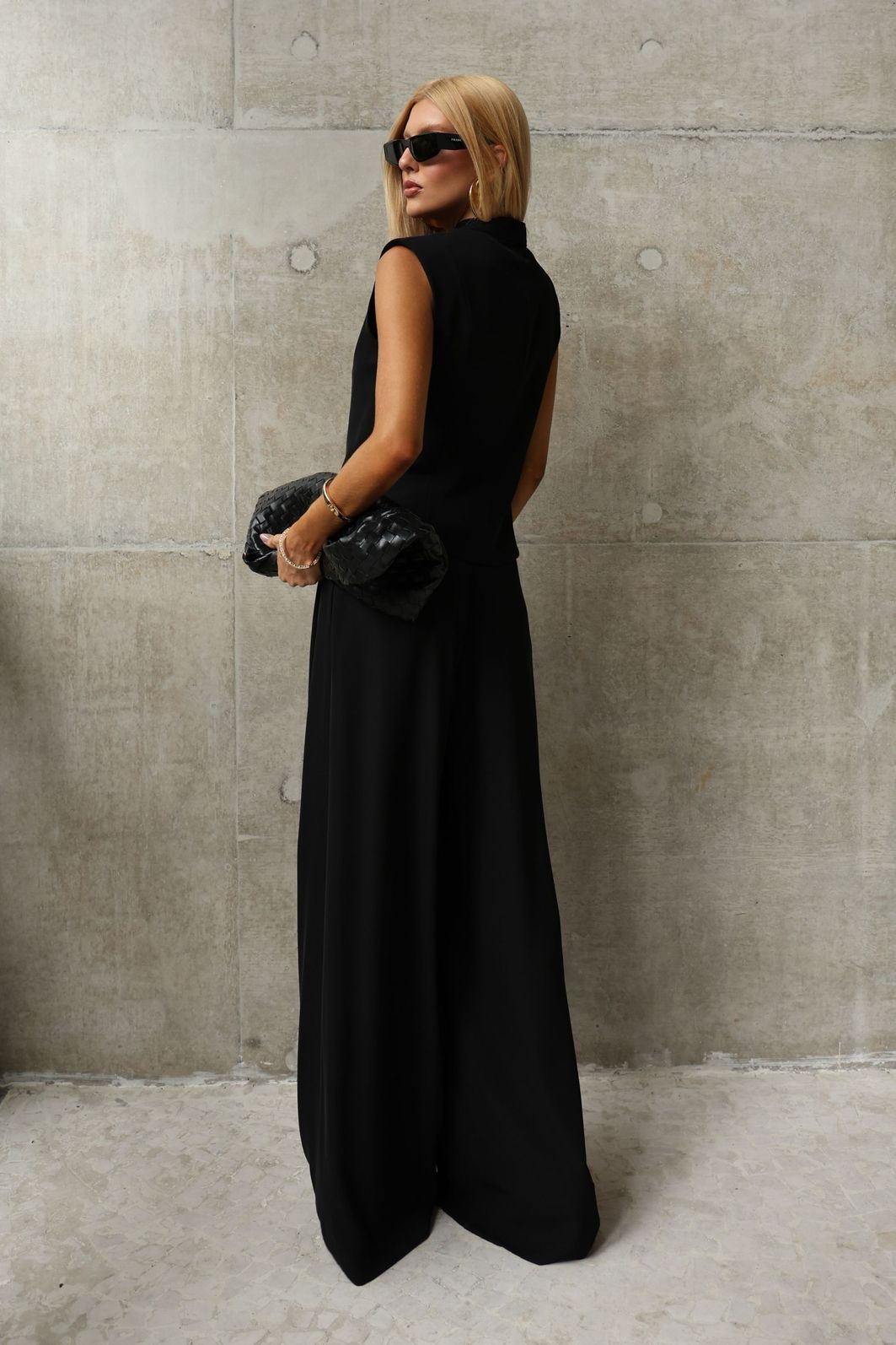 Blusa Alfaiataria Decote V - Unique Chic Blusa Alfaiataria Decote V - Unique Chic