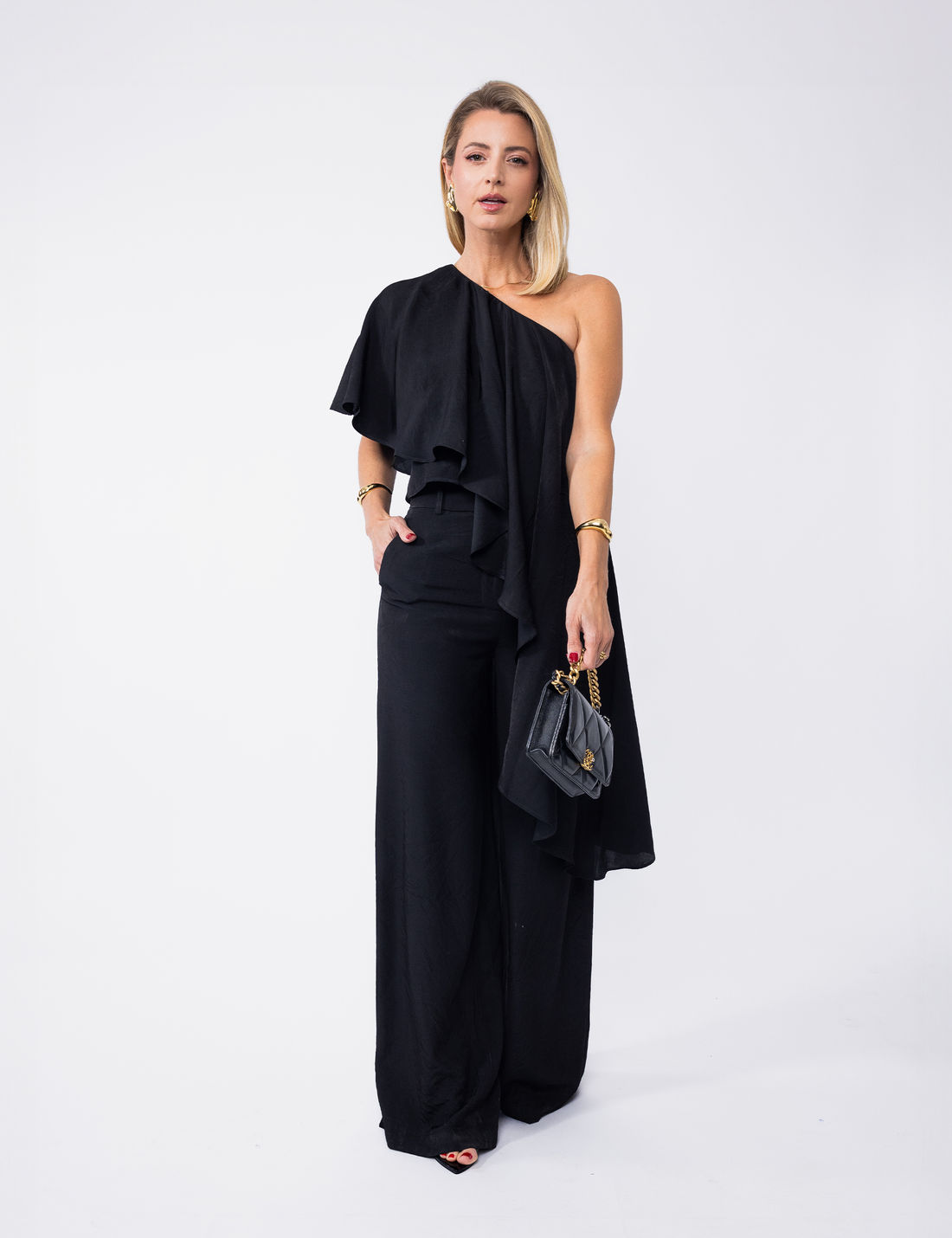 Blusa Assimétrica Viscose Acetinada - Unique Chic Blusa Assimétrica Viscose Acetinada - Unique Chic