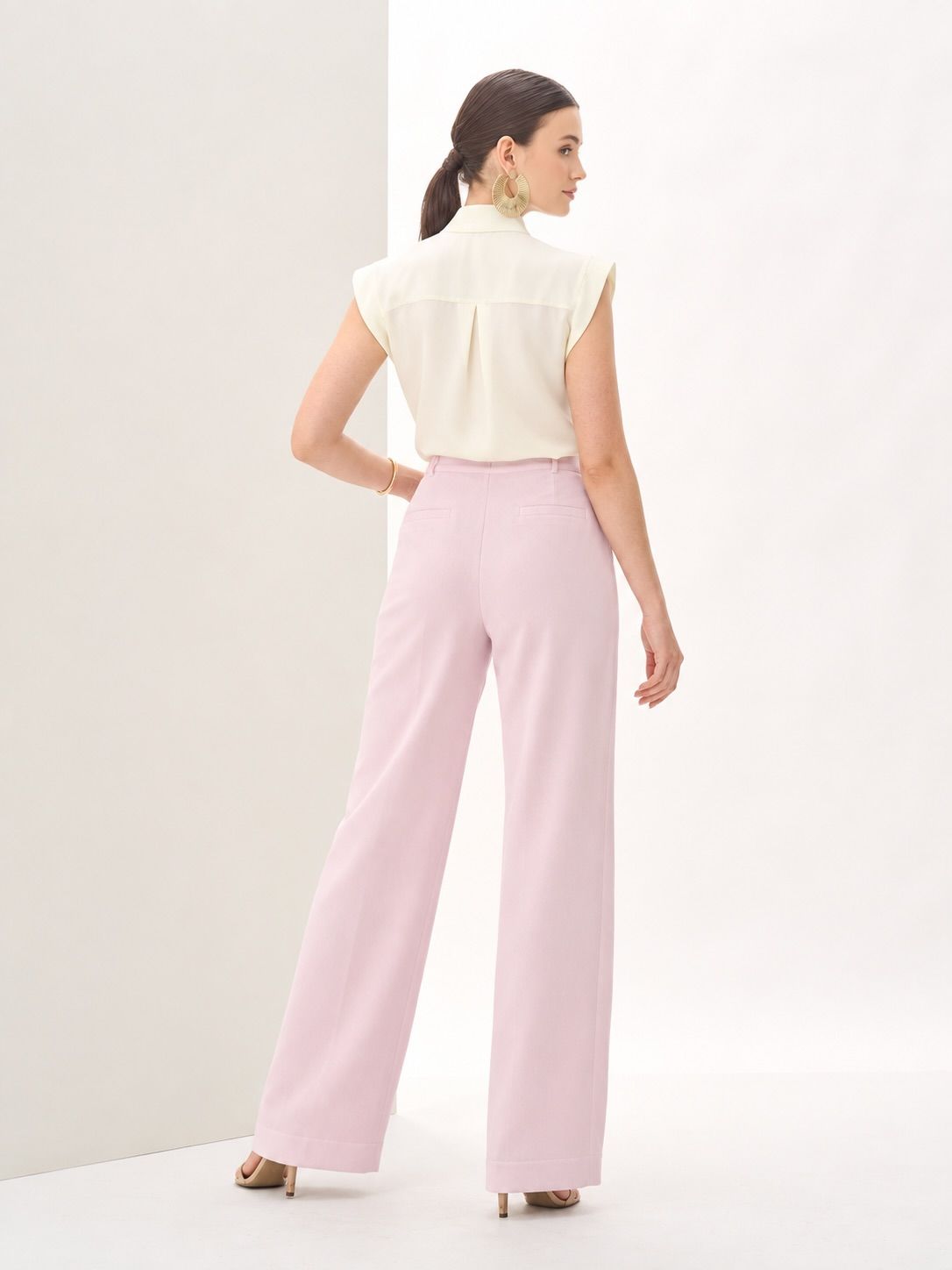Camisa de Crepe com Gola Alta e Botão Orgânico - Milalai Camisa de Crepe com Gola Alta e Botão Orgânico - Milalai