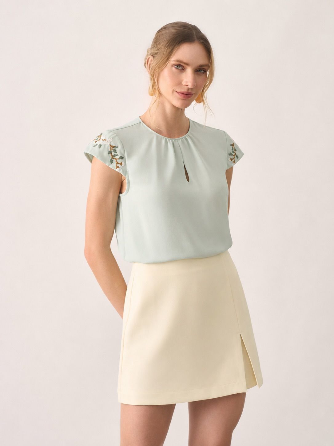 Blusa Crepe Manga Bordada - Milalai