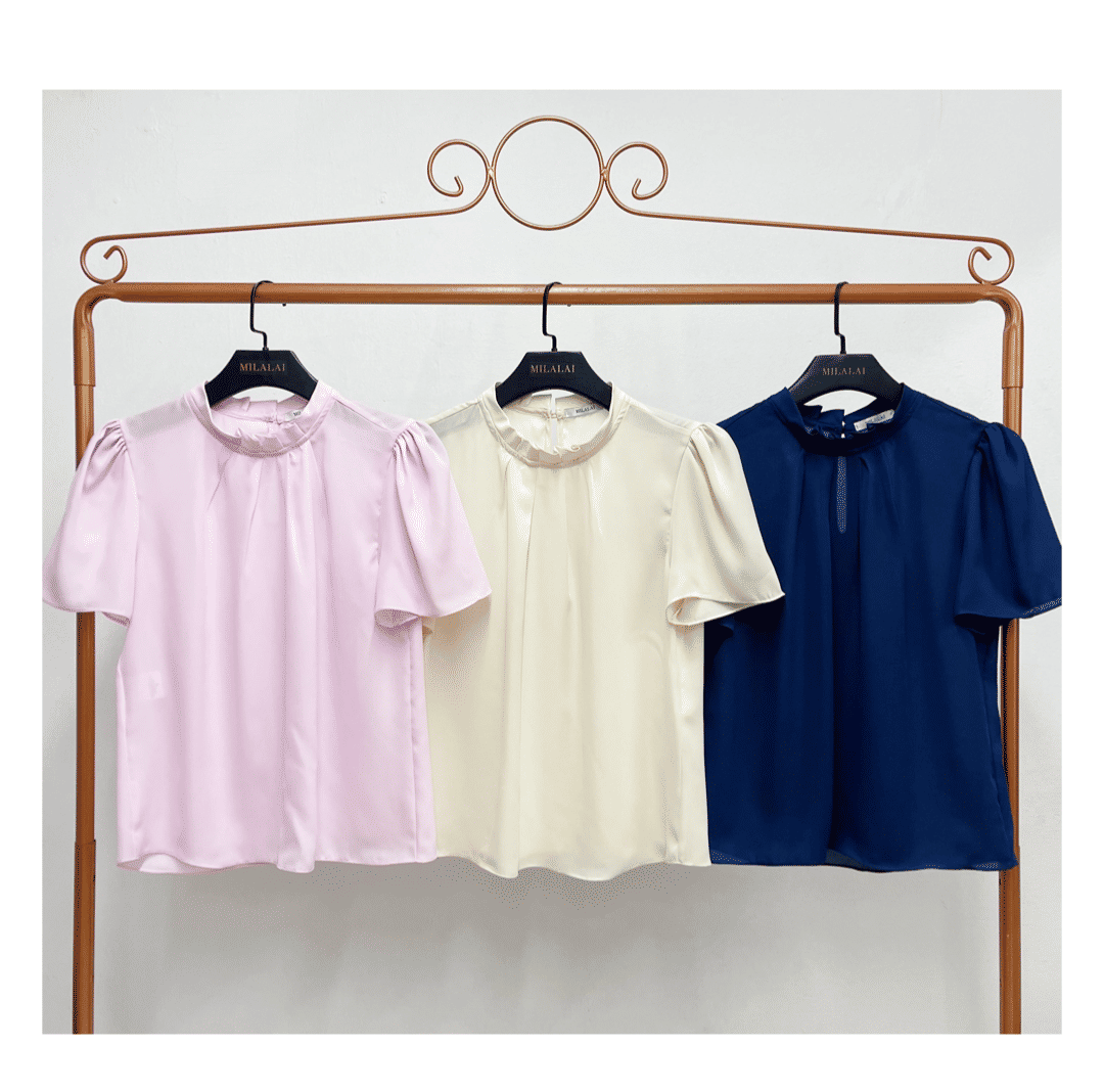 Blusa Feminina em Crepe GGT com Gola Alta e Pregas - Milalai Blusa Feminina em Crepe GGT com Gola Alta e Pregas - Milalai