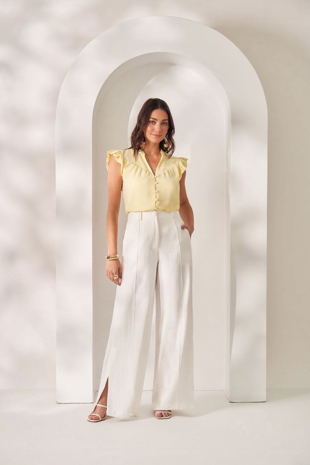 Blusa com Babados e Botões Forrados -Milalai Blusa com Babados e Botões Forrados -Milalai