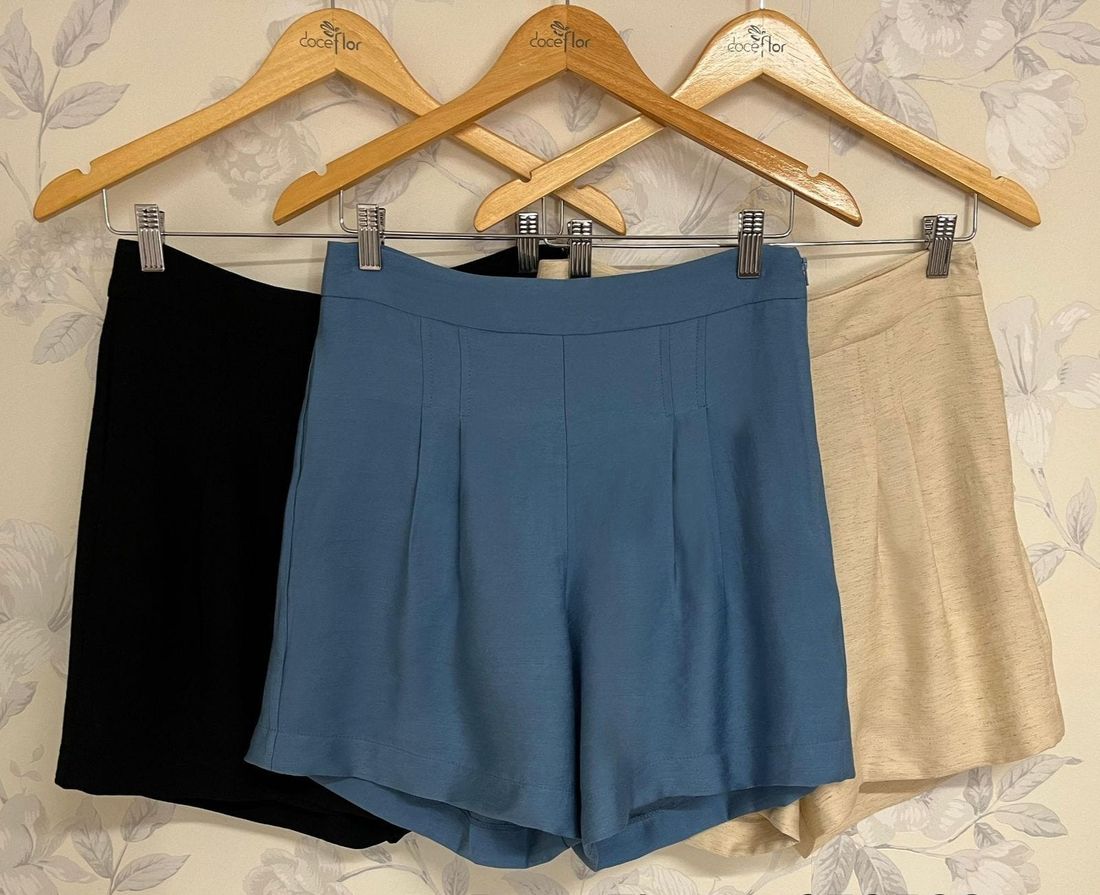 Short com Pregas e Bolsos -Doce Flor Short com Pregas e Bolsos -Doce Flor