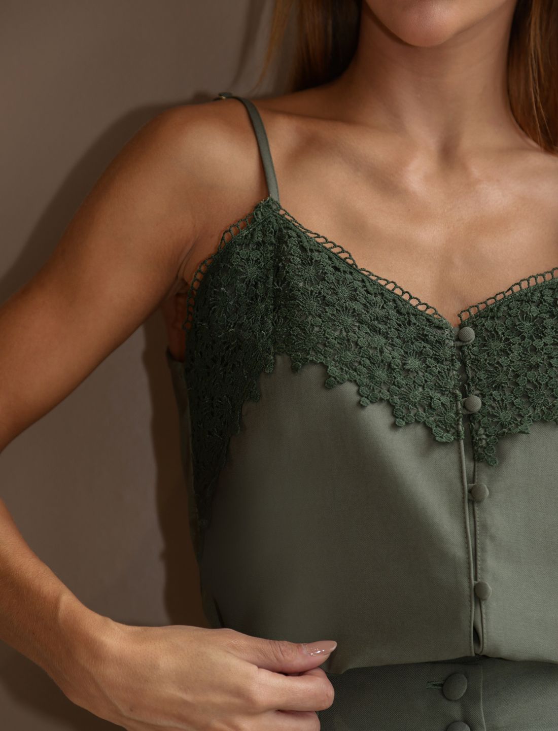 Regata Renda No Decote E Botões - Doce Flor