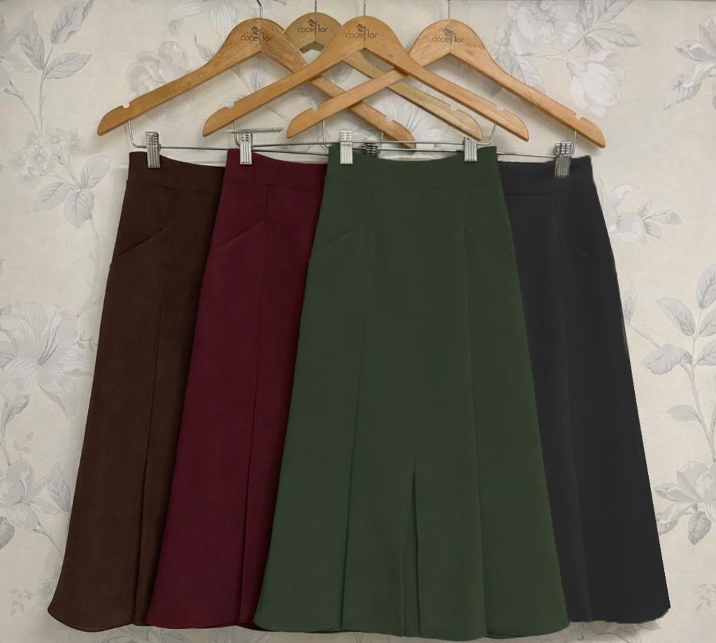 Saia Midi Com Pregas E Fenda - Doce Flor