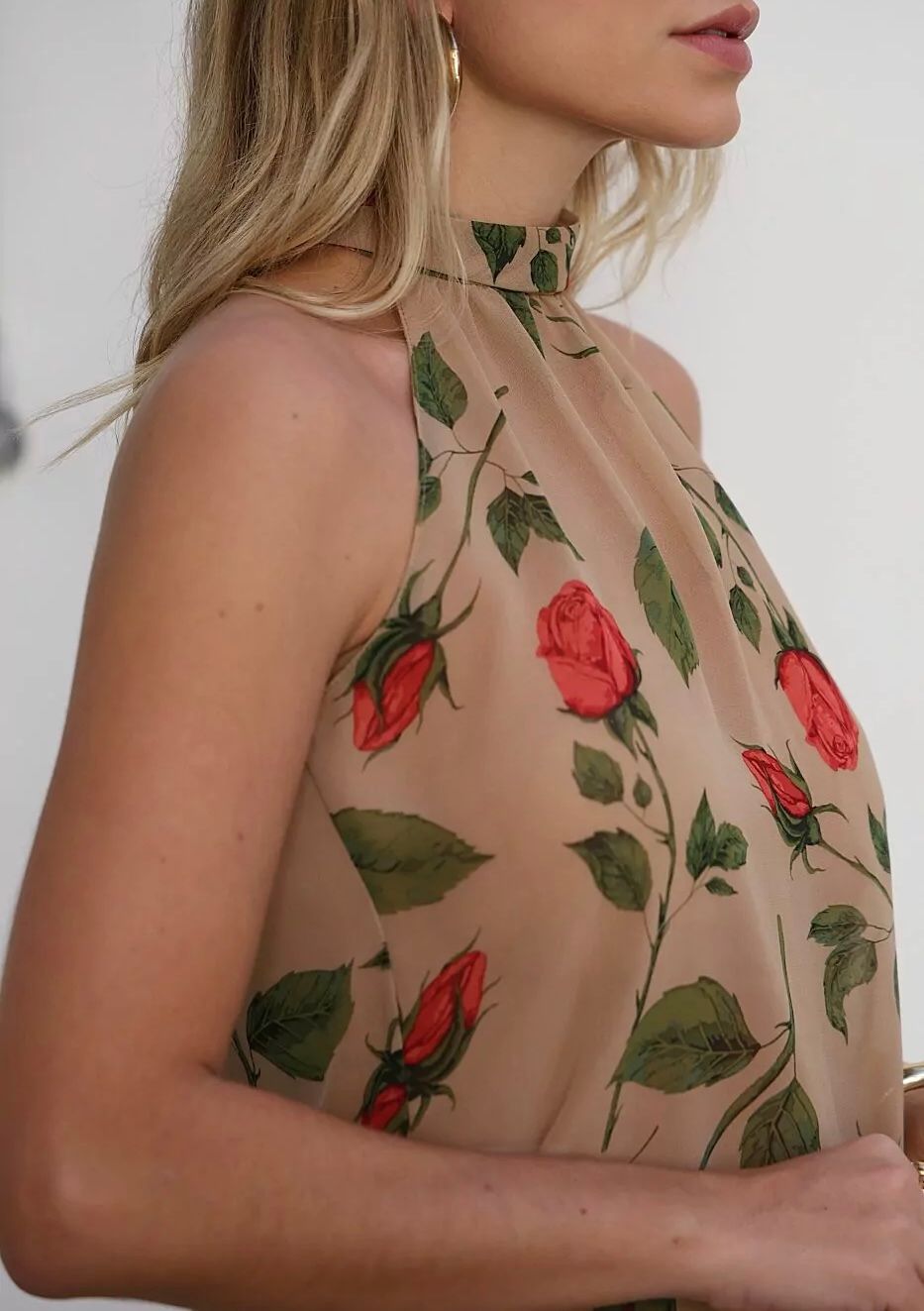 Regata Crepe Floral Gola Laço - Doce Flor Regata Crepe Floral Gola Laço - Doce Flor