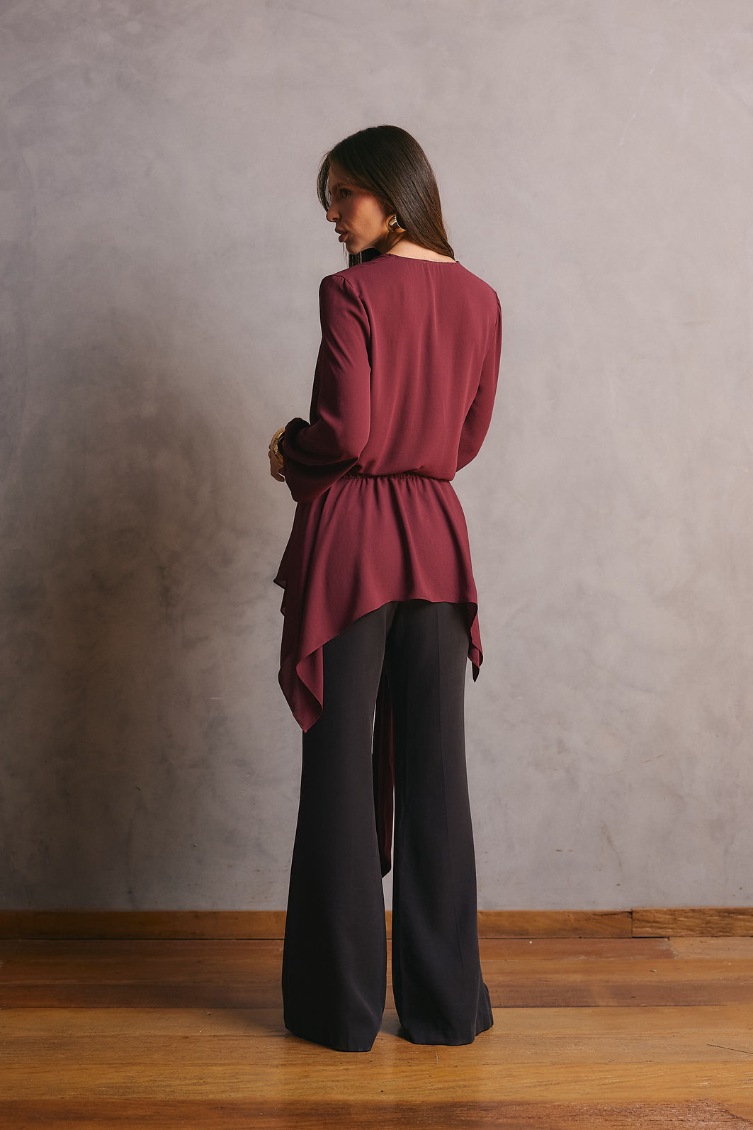 Blusa Crepe Barra Assimétrica - Unique Chic Blusa Crepe Barra Assimétrica - Unique Chic