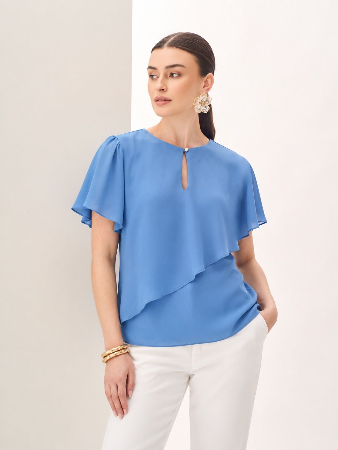 Blusa de Crepe Assimétrica com Botão no Decote - Milalai Blusa de Crepe Assimétrica com Botão no Decote - Milalai