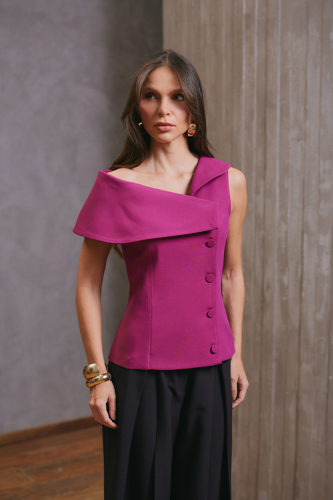 Blusa Decote Assimétrico Alfaiataria - Unique Chic Blusa Decote Assimétrico Alfaiataria - Unique Chic