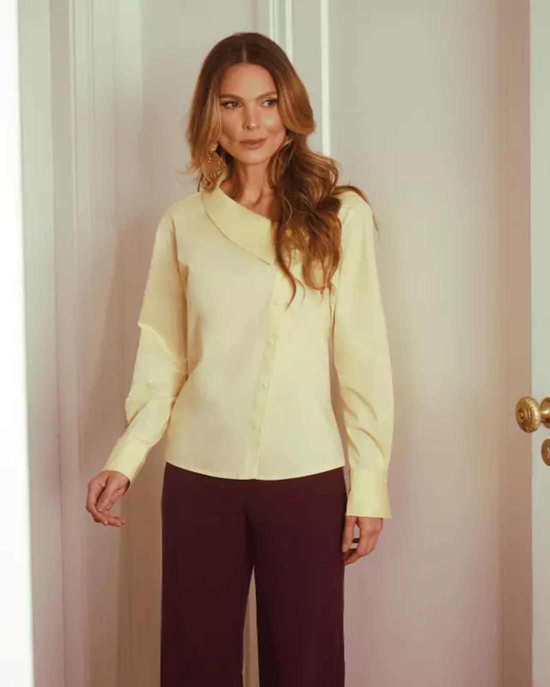Camisa Tricoline Gola Assimétrica - Donna Ritz Camisa Tricoline Gola Assimétrica - Donna Ritz