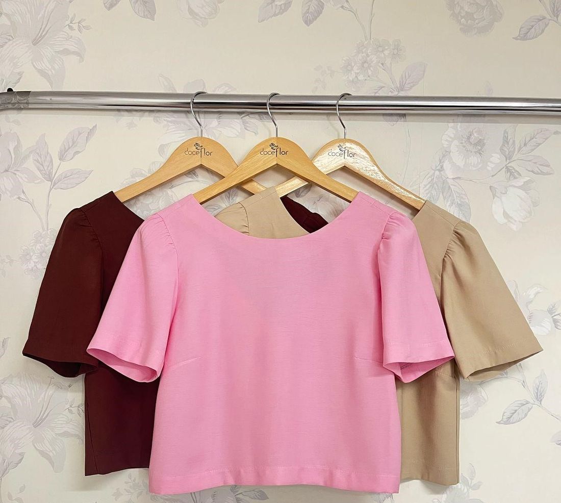 Blusa Viscose Curta Botões Nas Costas - Doce Flor Blusa Viscose Curta Botões Nas Costas - Doce Flor