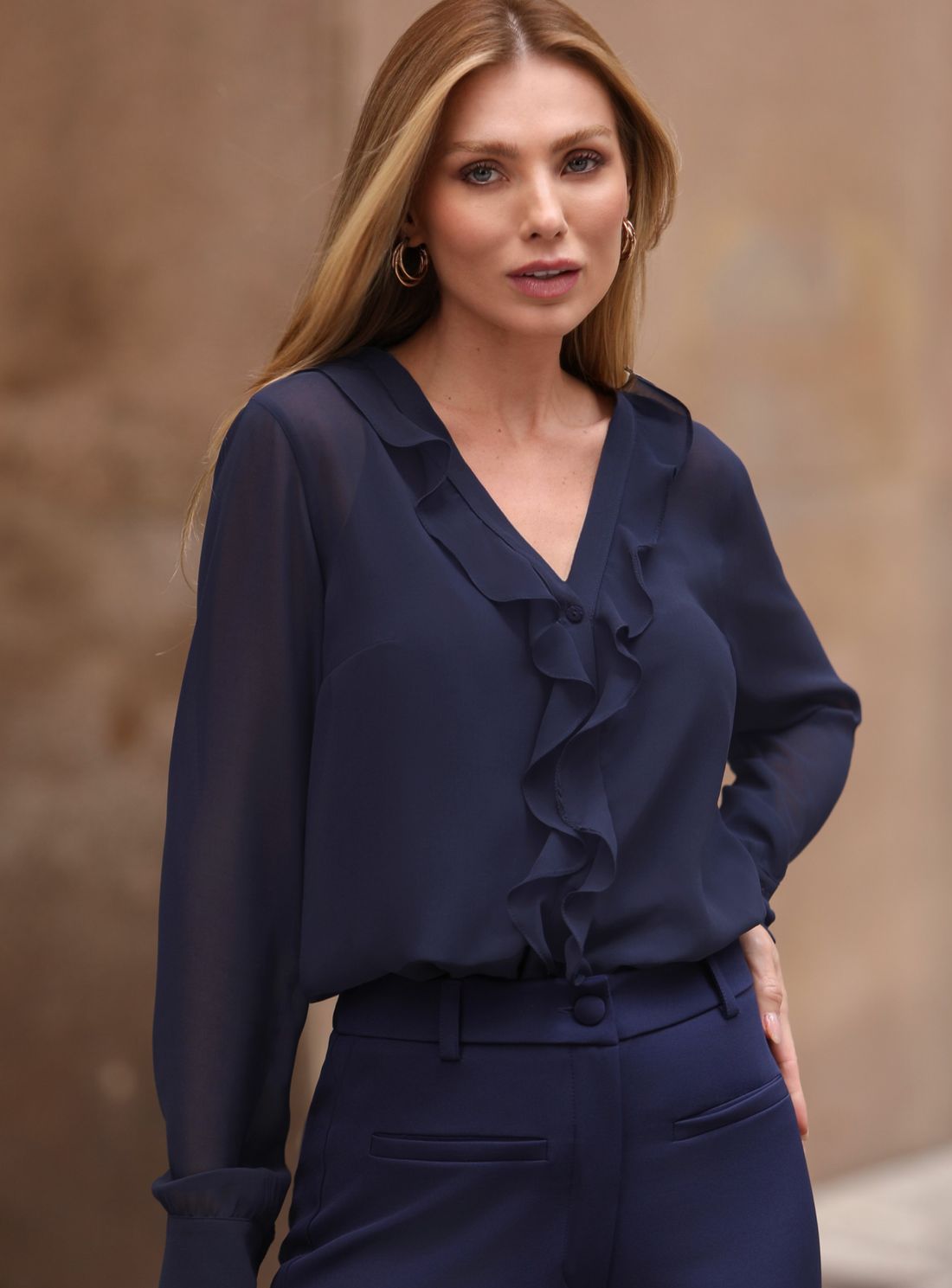 Blusa Crepe Decote V Jabots - Doce Flor Blusa Crepe Decote V Jabots - Doce Flor