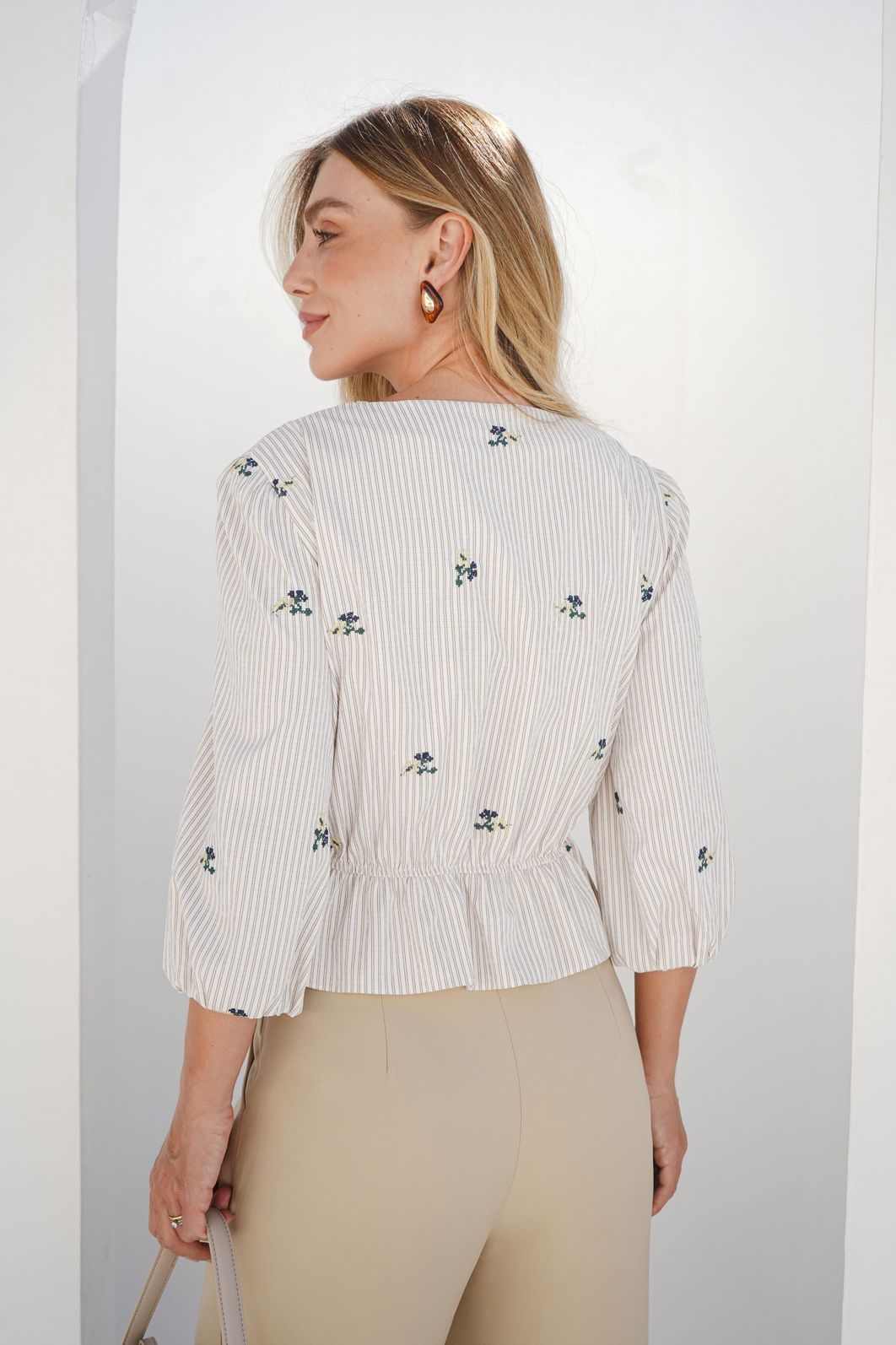 Blusa Manga Balonê Listra Bordado - Donna Ritz Blusa Manga Balonê Listra Bordado - Donna Ritz