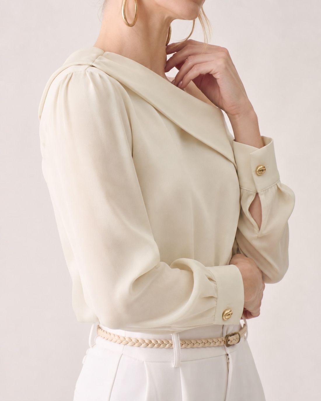 Blusa Crepe Assimétrica Botão Punho - Milalai Blusa Crepe Assimétrica Botão Punho - Milalai