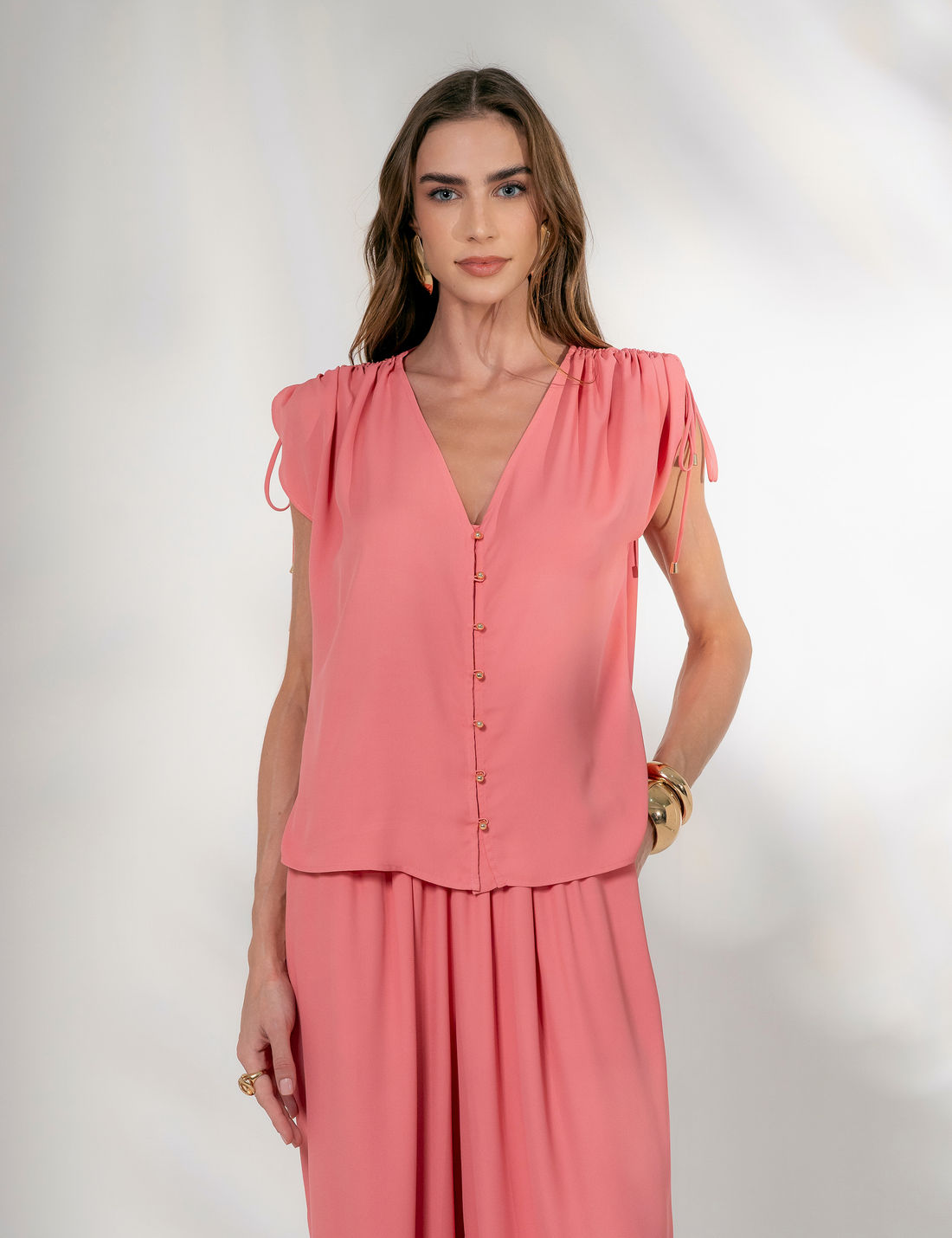 Blusa Crepe Botões Isis - Unique Chic Blusa Crepe Botões Isis - Unique Chic