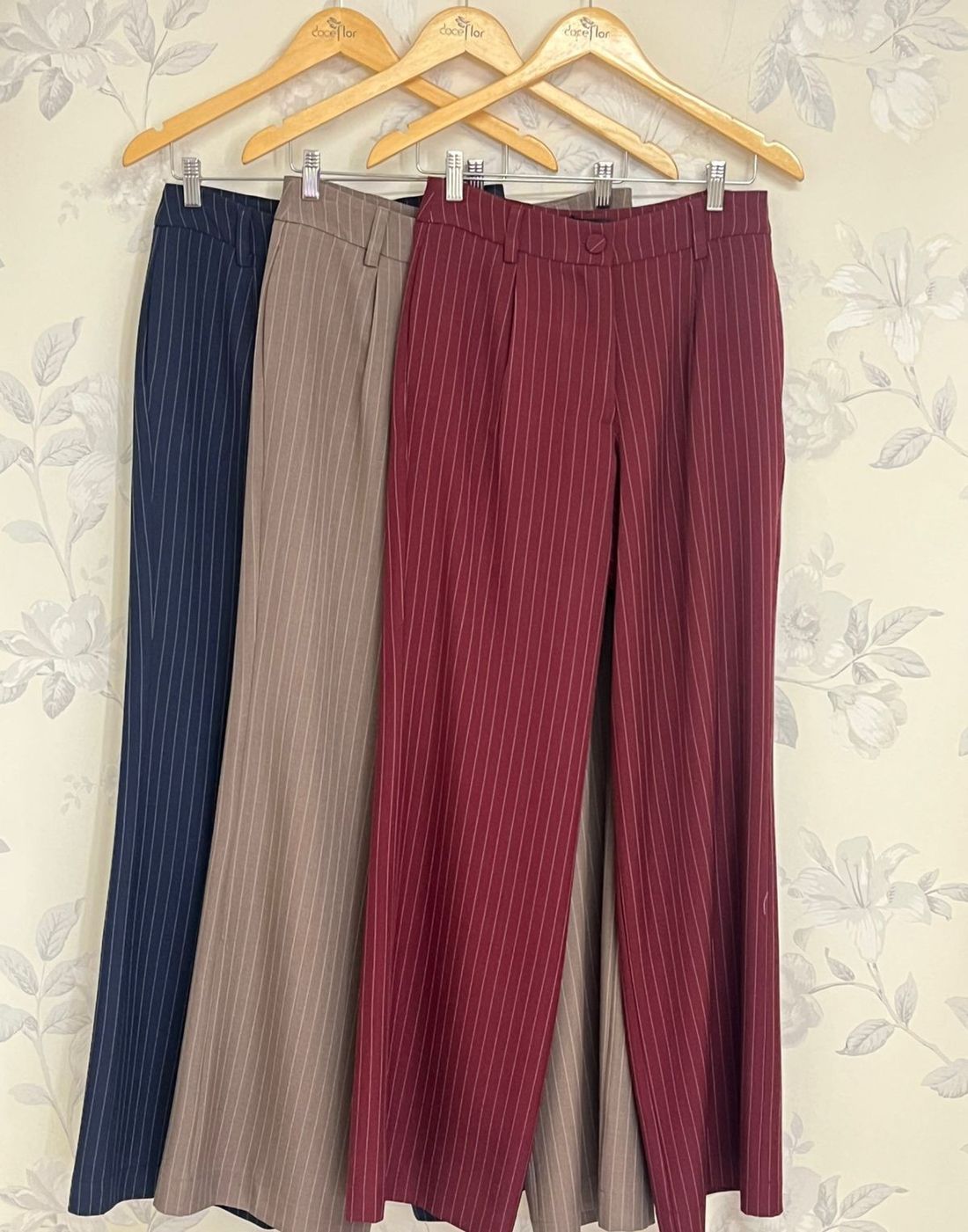 Calça Pantalona Risca De Giz Bolsos - Doce Flor Calça Pantalona Risca De Giz Bolsos - Doce Flor