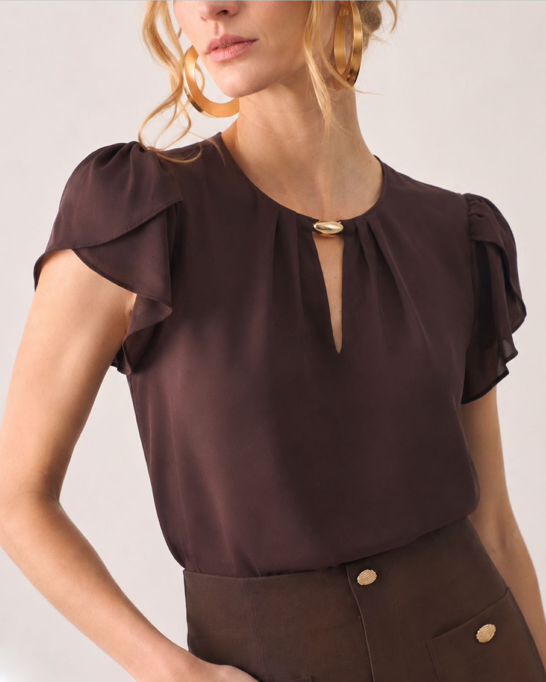 Blusa Crepe Decote Fivela Dourada - Milalai Blusa Crepe Decote Fivela Dourada - Milalai