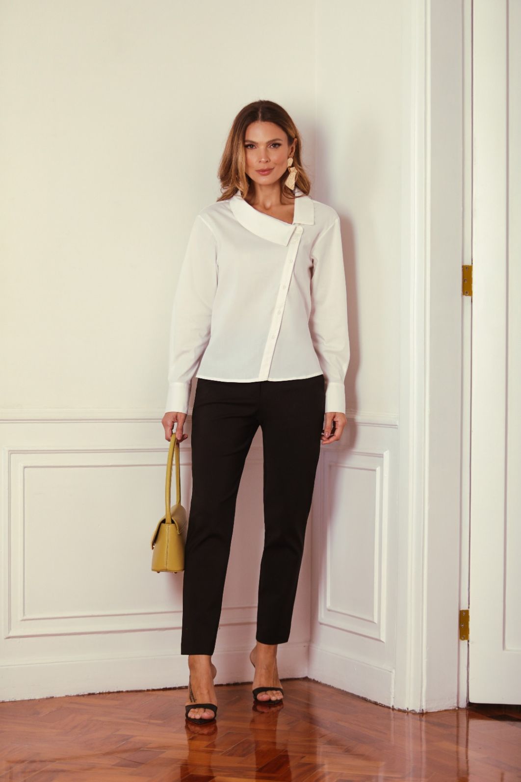 Camisa Tricoline Gola Assimétrica - Donna Ritz Camisa Tricoline Gola Assimétrica - Donna Ritz