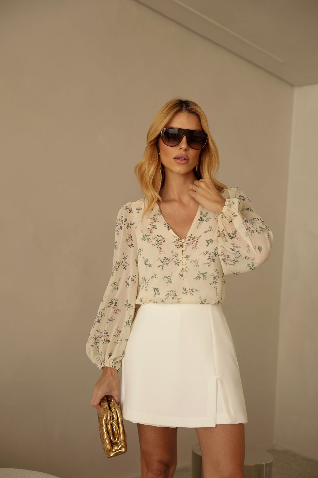 Shorts Saia Feminino em Alfaiataria com Fenda Frontal - Milalai