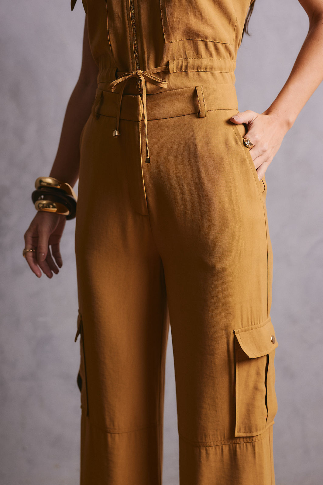 Calça Reta Bolso Cargo - Unique Chic Calça Reta Bolso Cargo - Unique Chic