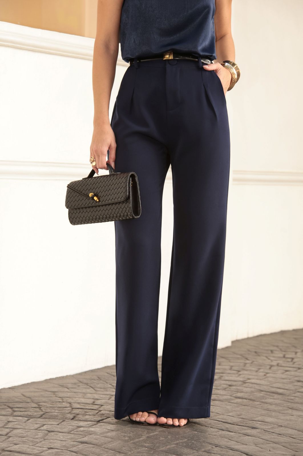 Calça Feminina Alfaiataria Reta com Botão Forrado - Milalai Calça Feminina Alfaiataria Reta com Botão Forrado - Milalai