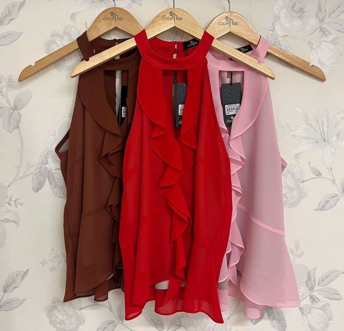 Blusa Crepe Cavada Gola Alta- Doce Flor Blusa Crepe Cavada Gola Alta- Doce Flor