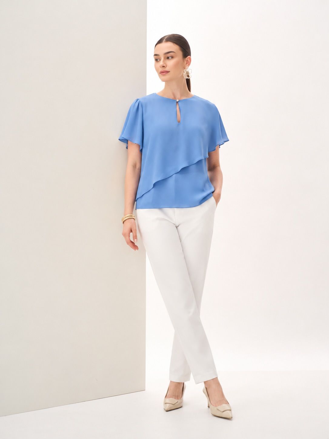 Blusa de Crepe Assimétrica com Botão no Decote - Milalai Blusa de Crepe Assimétrica com Botão no Decote - Milalai