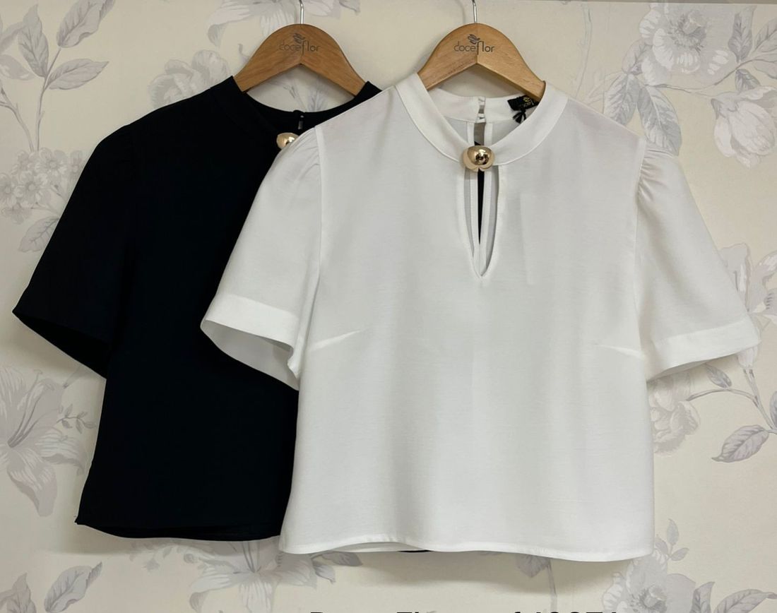 Blusa Aviamento Dourado Gola Alta -Doce Flor Blusa Aviamento Dourado Gola Alta -Doce Flor