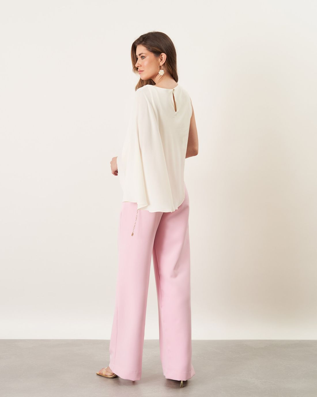 Blusa Crepe Capa Assimétrica - Milalai Blusa Crepe Capa Assimétrica - Milalai