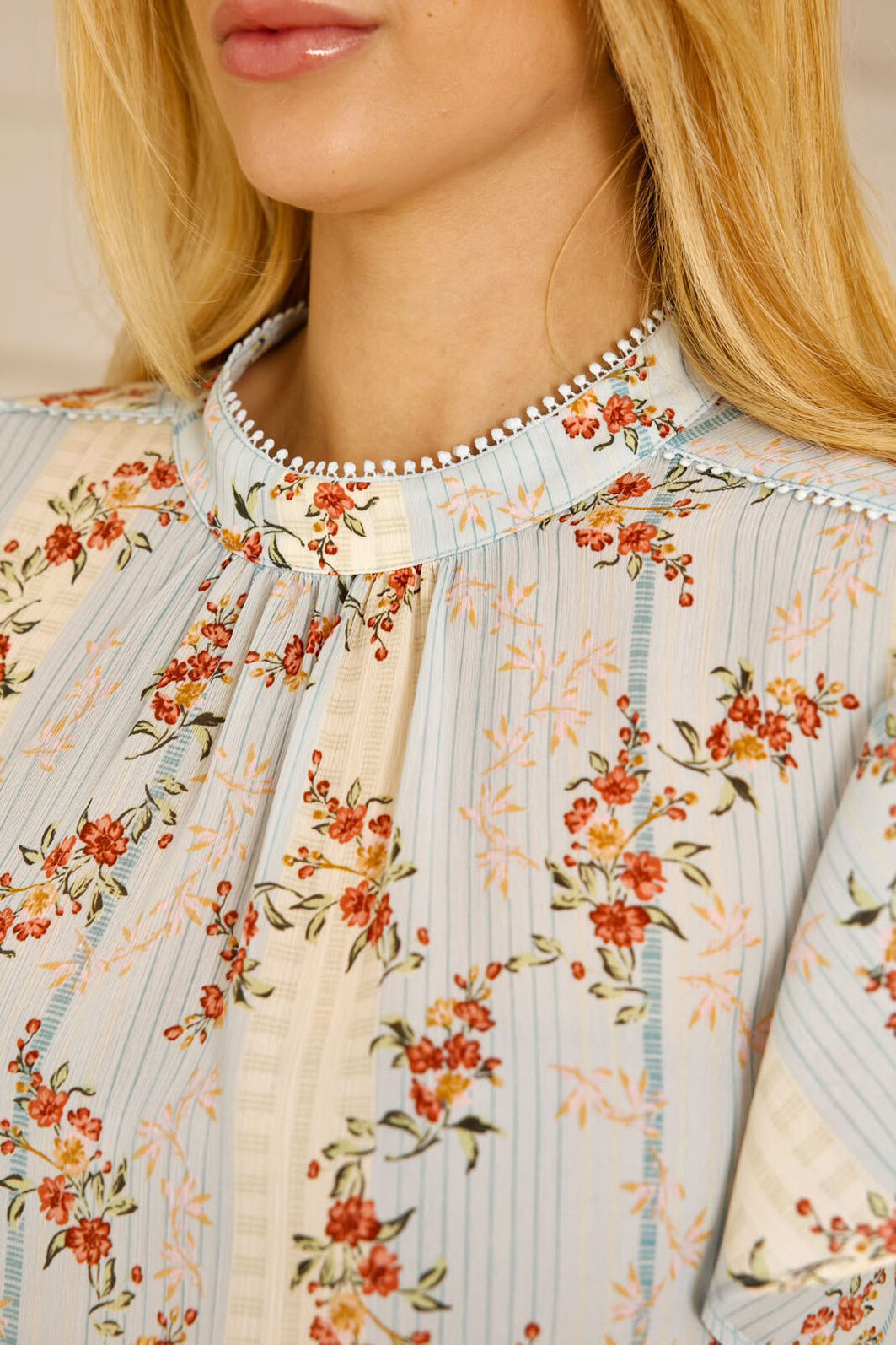 Blusa Floral Manga Jabot - Doce Flor Blusa Floral Manga Jabot - Doce Flor