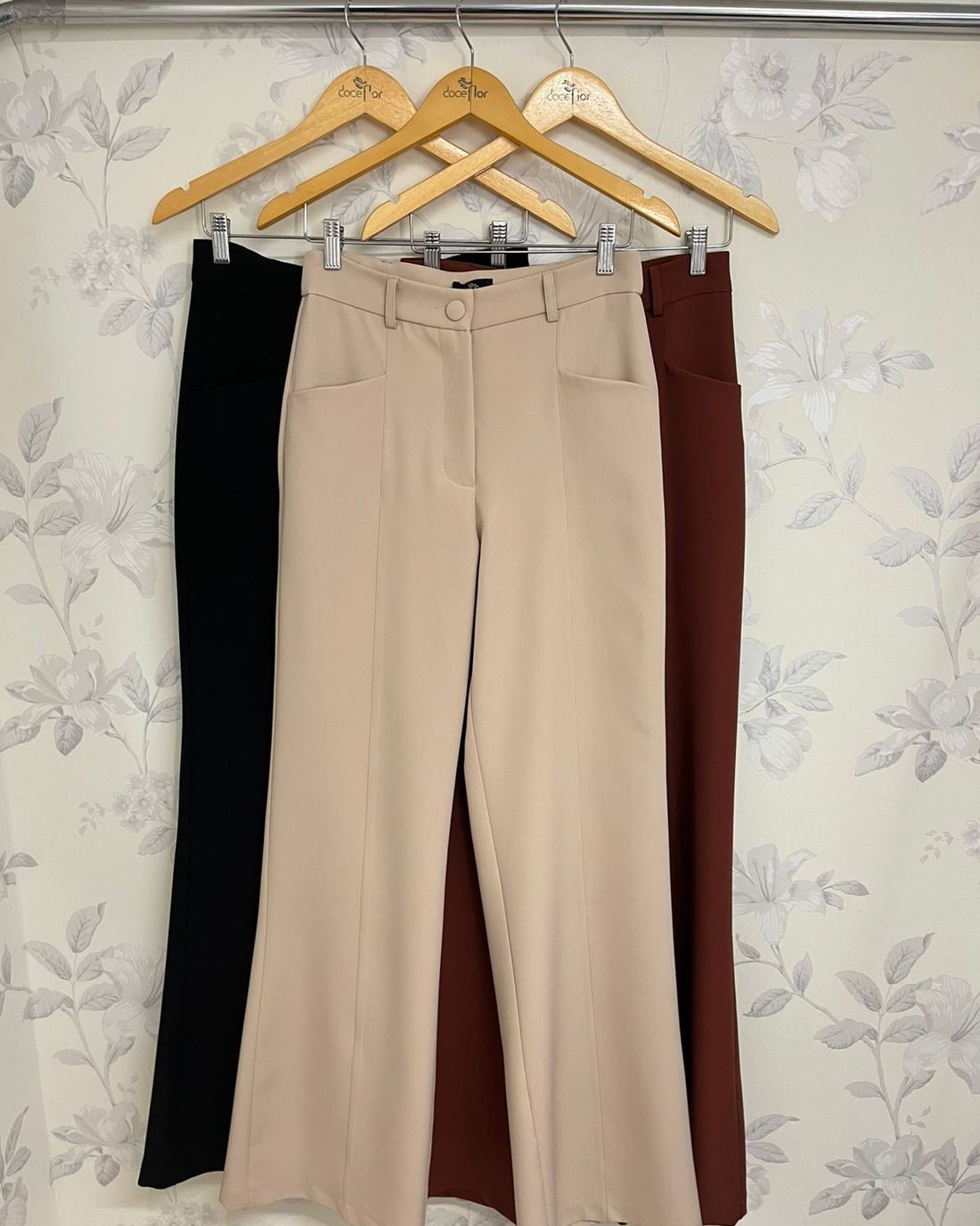 Calça Wide Leg Com Recorte Bolso - Doce Flor