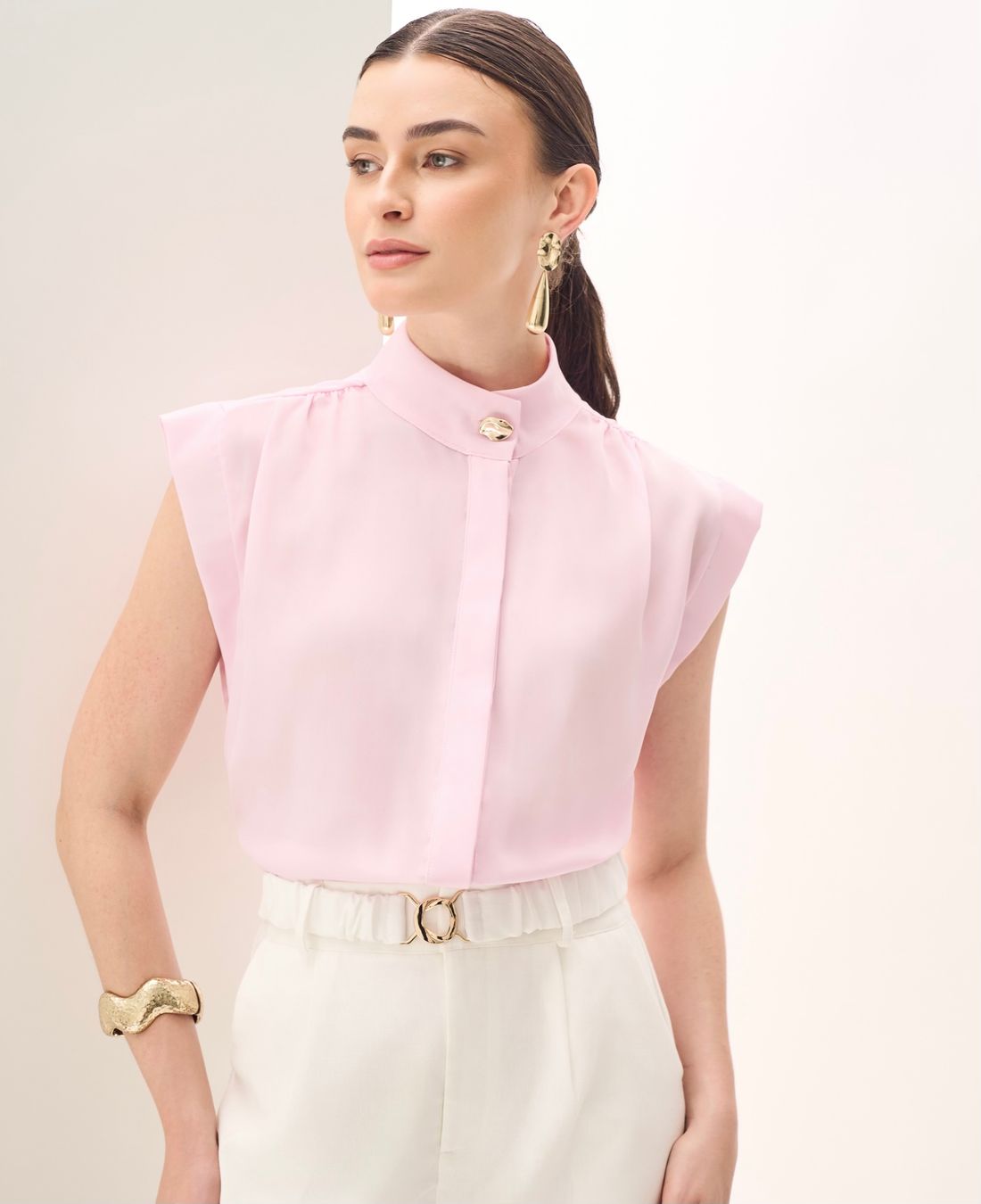 Camisa de Crepe com Gola Alta e Botão Orgânico - Milalai Camisa de Crepe com Gola Alta e Botão Orgânico - Milalai