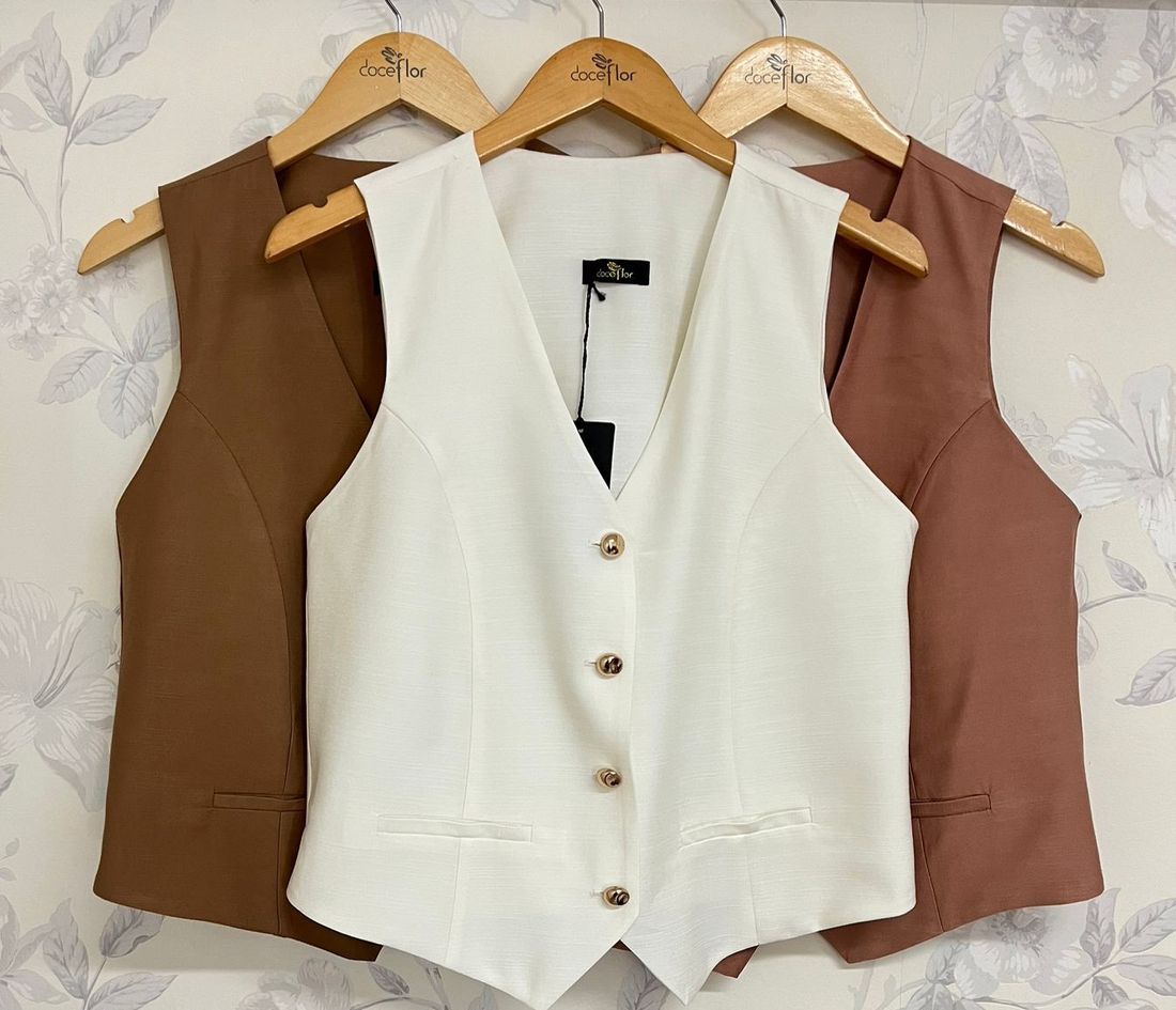 Colete Com Botões Dourado - Doce Flor