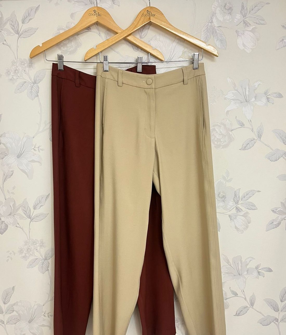 Calça Com Recorte E Bolsos - Doce Flor