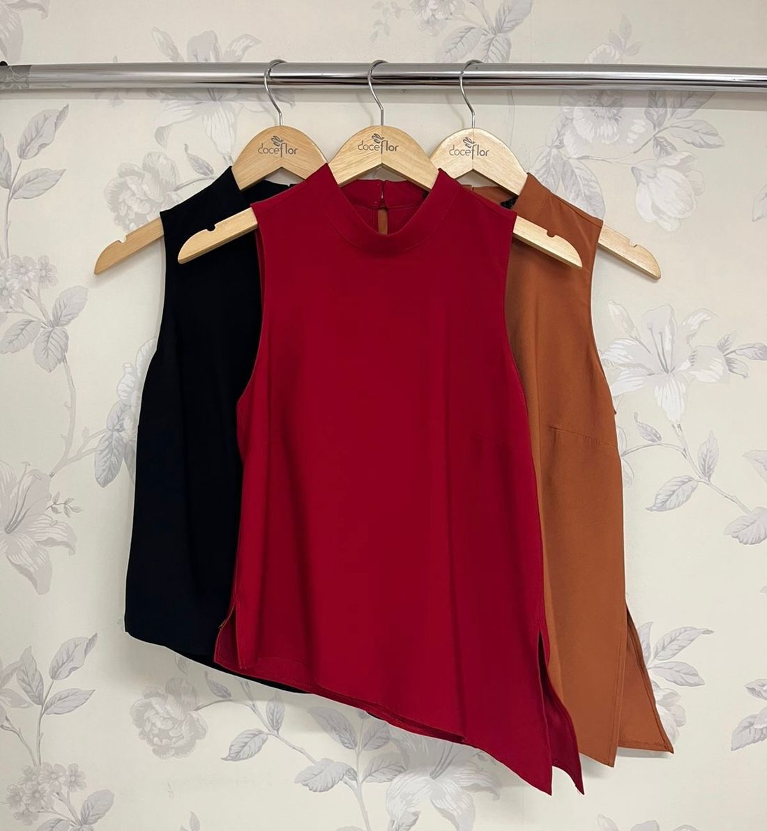 Blusa Gola Alta Assimétrica- Doce Flor