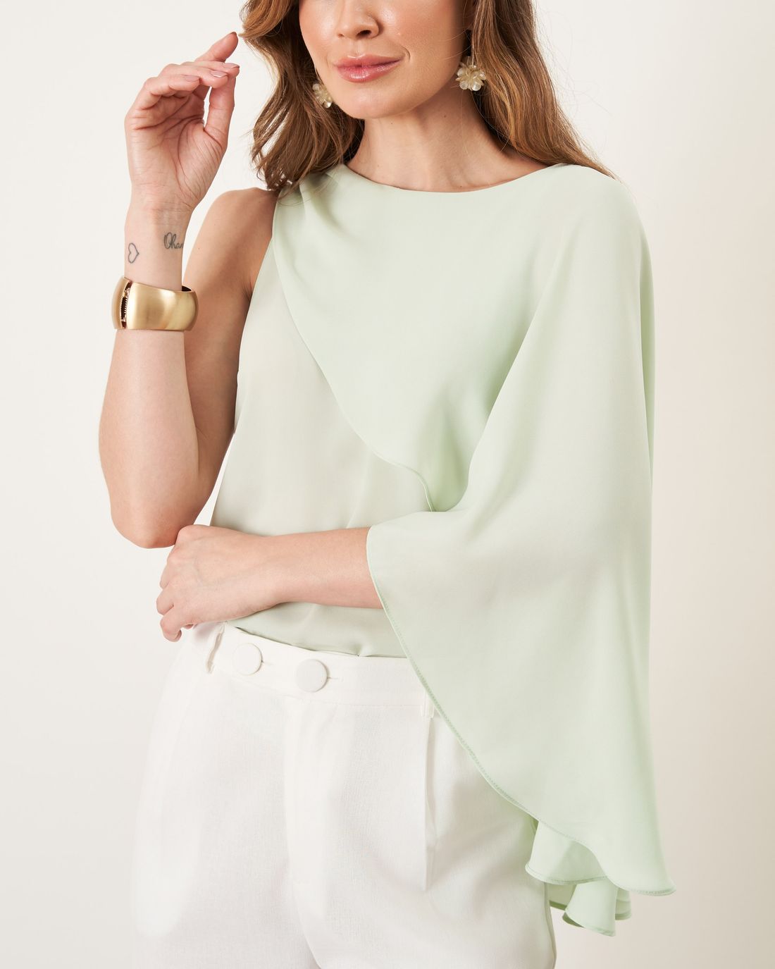 Blusa Crepe Capa Assimétrica - Milalai Blusa Crepe Capa Assimétrica - Milalai