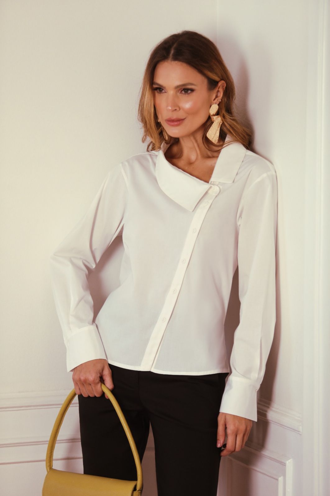 Camisa Tricoline Gola Assimétrica - Donna Ritz Camisa Tricoline Gola Assimétrica - Donna Ritz