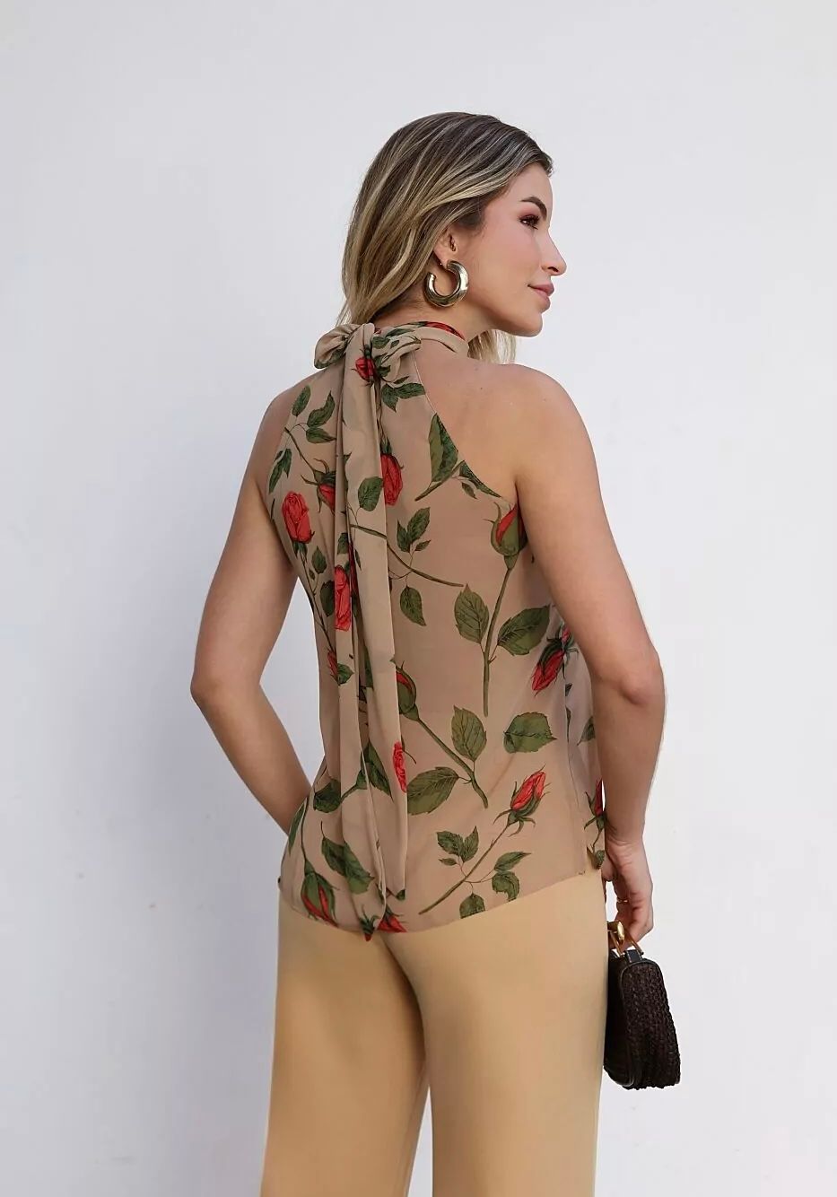 Regata Crepe Floral Gola Laço - Doce Flor Regata Crepe Floral Gola Laço - Doce Flor