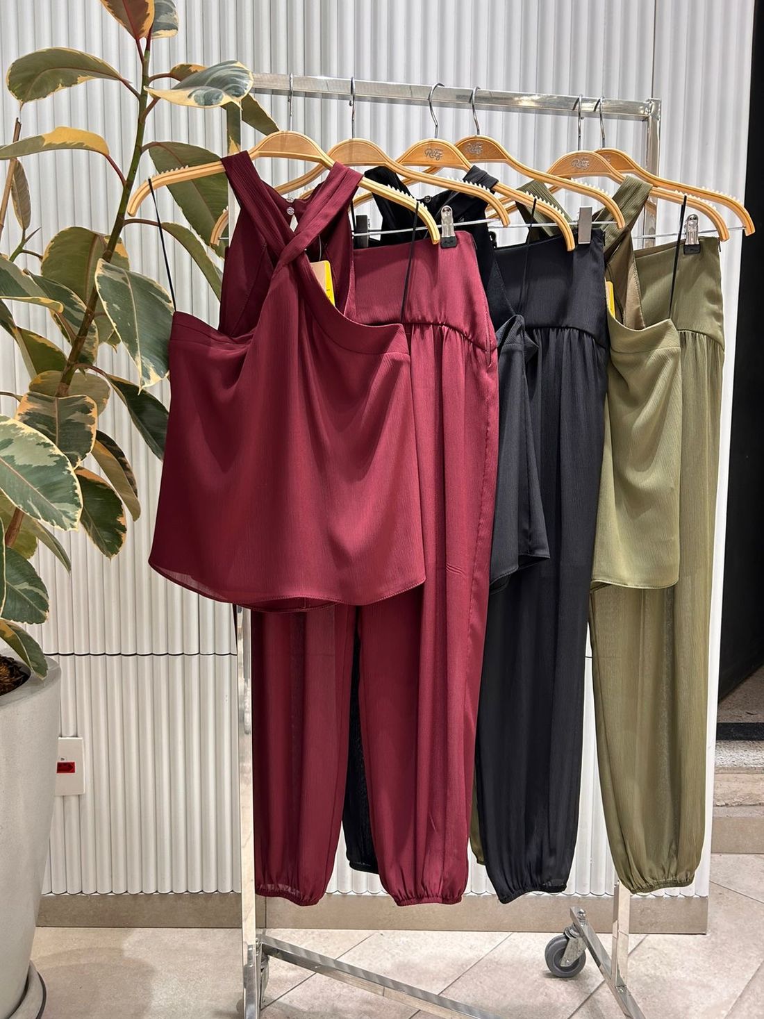 Calça Aladim Harem Yoryu Franzido - Donna Ritz Calça Aladim Harem Yoryu Franzido - Donna Ritz