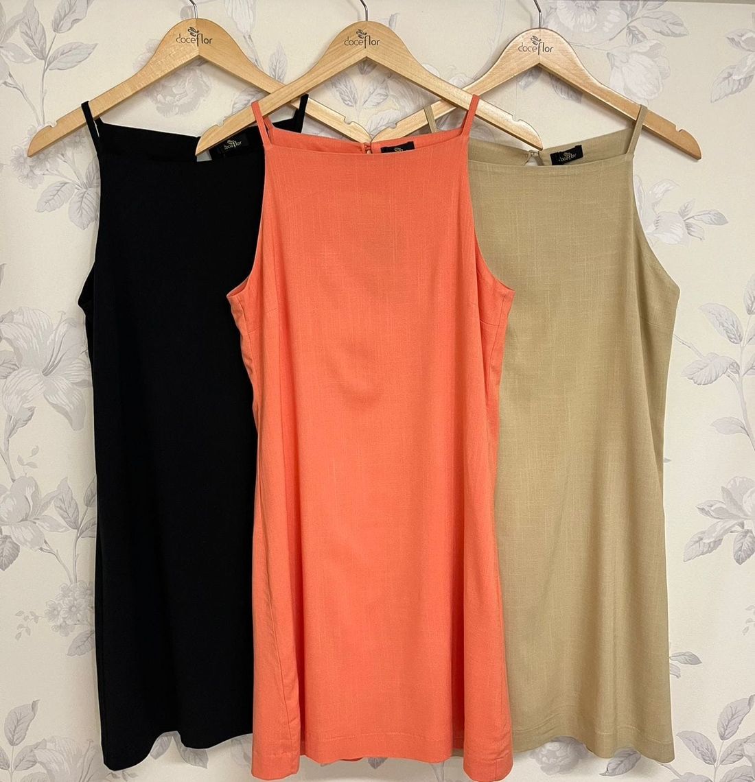 Vestido Tubinho Decote Alto - Doce Flor Vestido Tubinho Decote Alto - Doce Flor